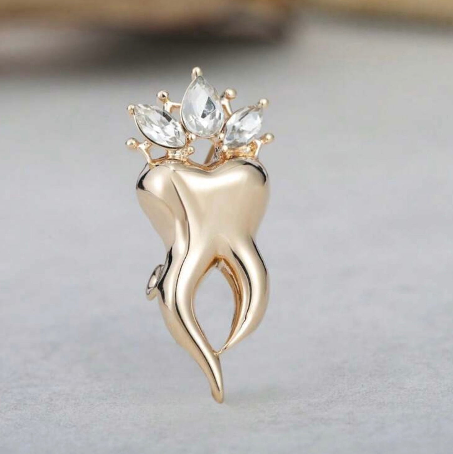 Queen Tooth Pin